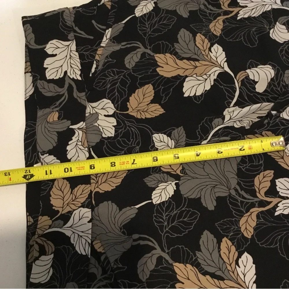 Chico's Black Floral Leaf Print Ankle Pants
